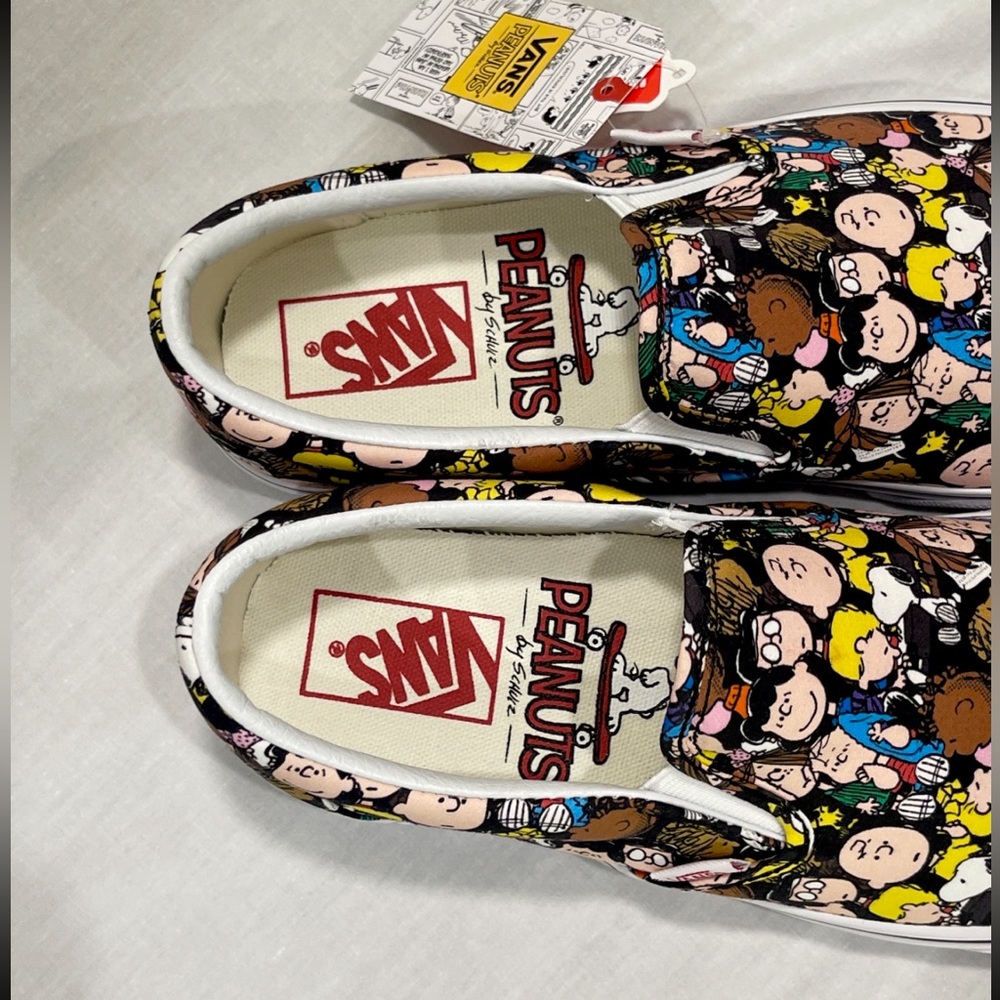 LIMITED EDITION: Vans x Peanuts “The Gang/Black” Classic Slip On Charlie Brown - Picture 6 of 9